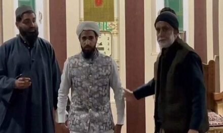 Mosque committee in Kashmir gifts Umrah package to Kupwara Imam for recitation of Quran during Ramadhan