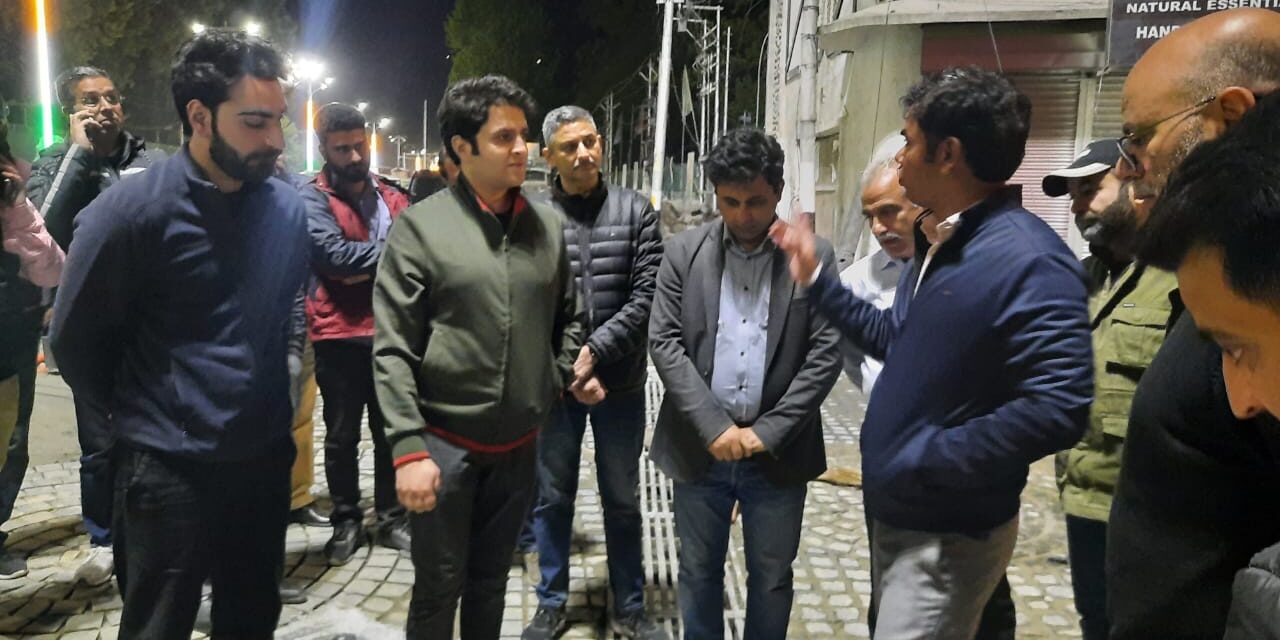 Div Com conducts late night site visit of ongoing SSCL projects of Sgr city