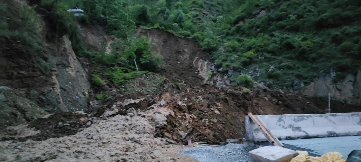 Landslide Hits Truck Along Jammu-Srinagar Highway, 2 Persons Injured