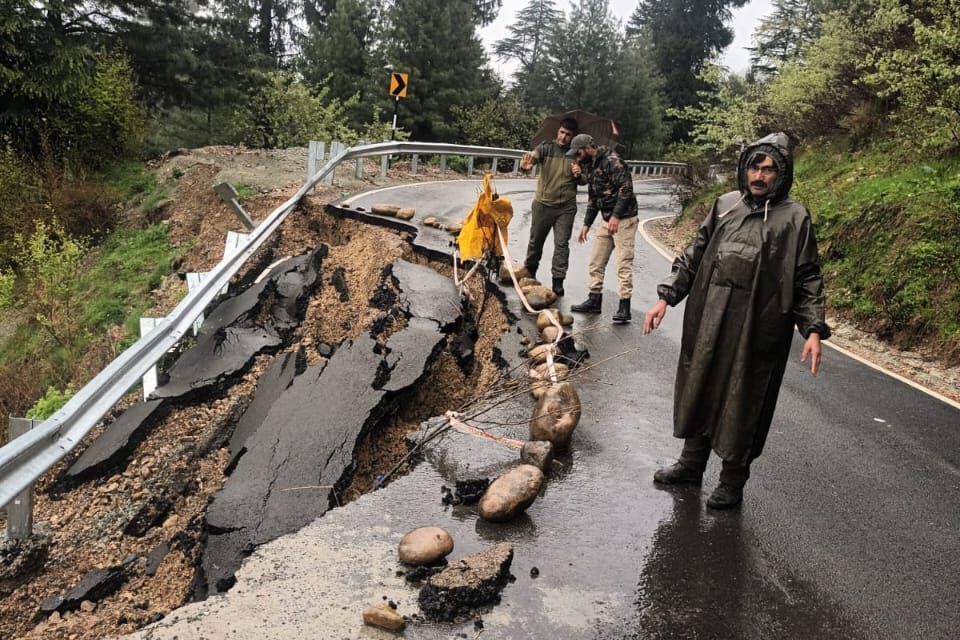 Vital road blocked due to landslide in Baba Reshie Baramulla
