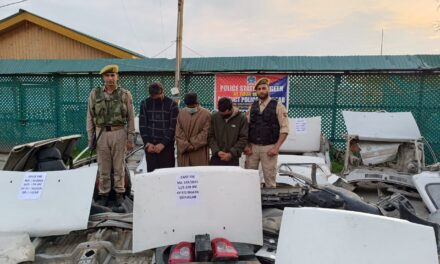 Srinagar Police arrest three car lifters involved in multiple thefts