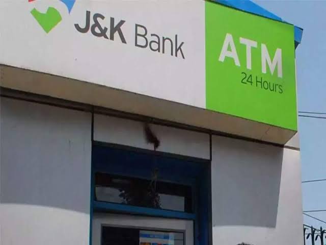 Burglars decamp with ATM from Pulwama town