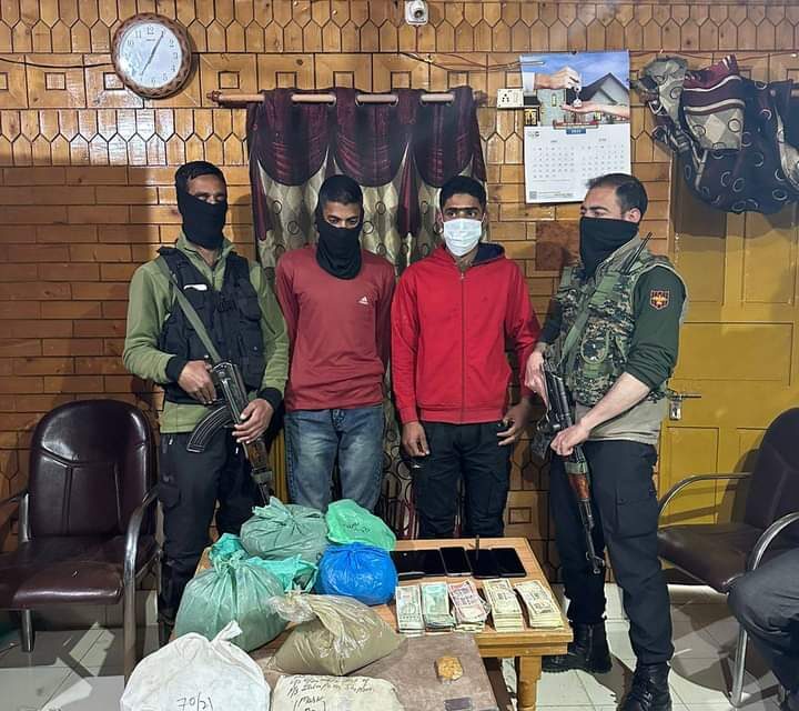 Police solves burglary case in Shopian, 2 arrested;Stolen property recovered