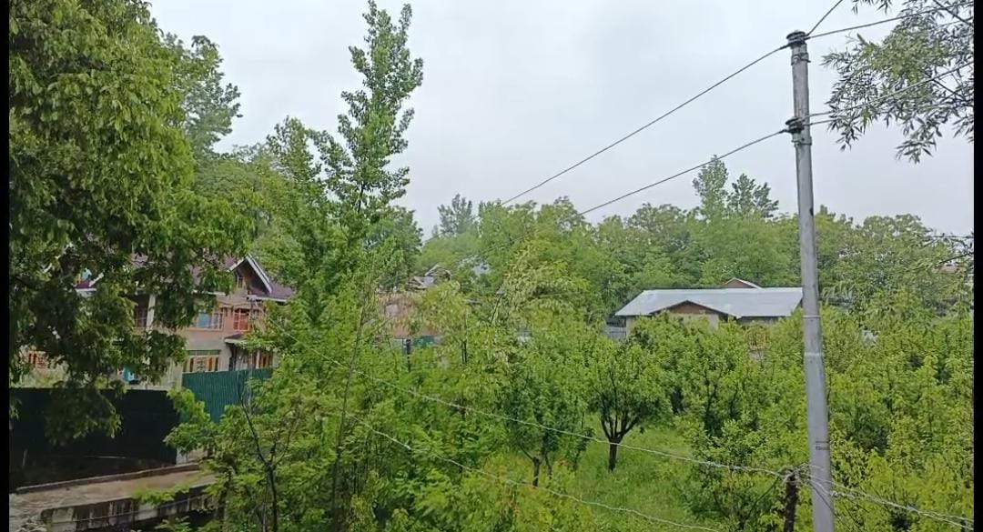 Weather Vagaries Force Authorities to Close Sinthan & Margan Passes for All Sorts of Movement Till May 9