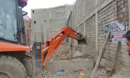 Municipal Committee Handwara Demolishes ‘Illegal’ Under-construction Shopping Complex