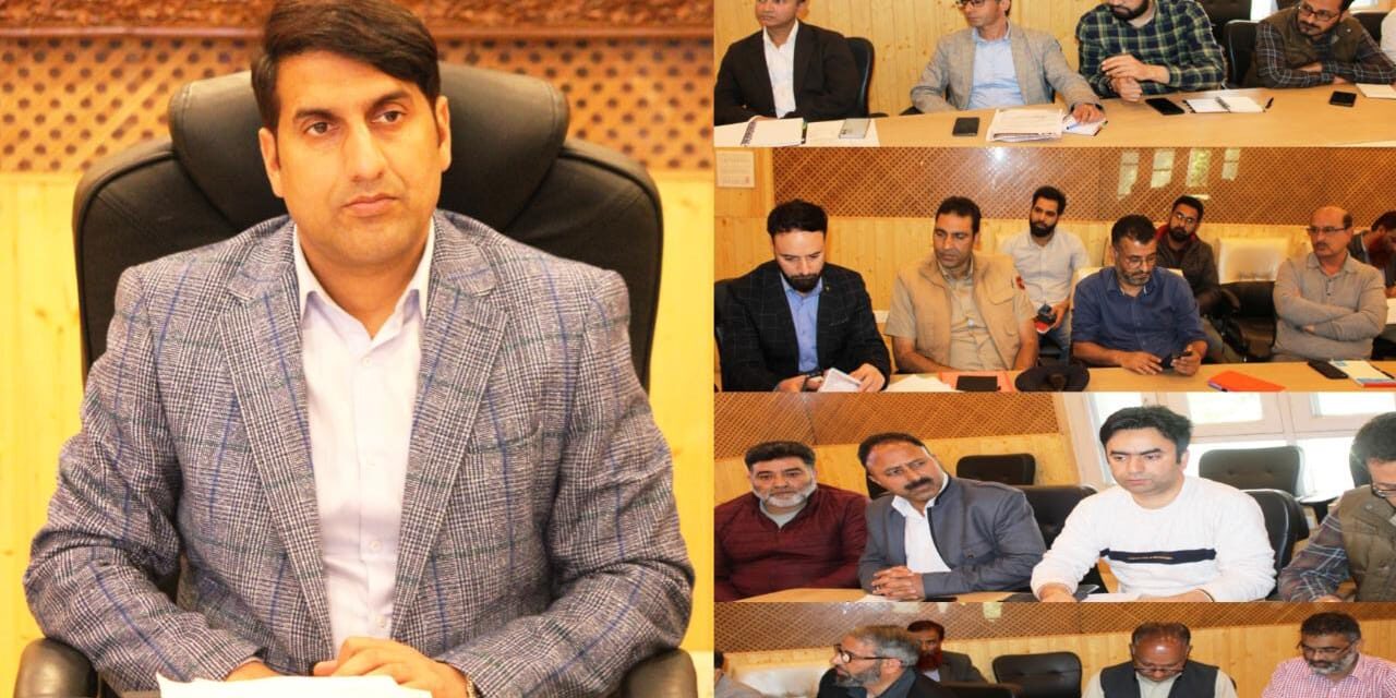 DC Srinagar holds meeting with Traders/Transporter Unions of Batamaloo;Constitutes ADC headed Task Force to formulate the Action Plan