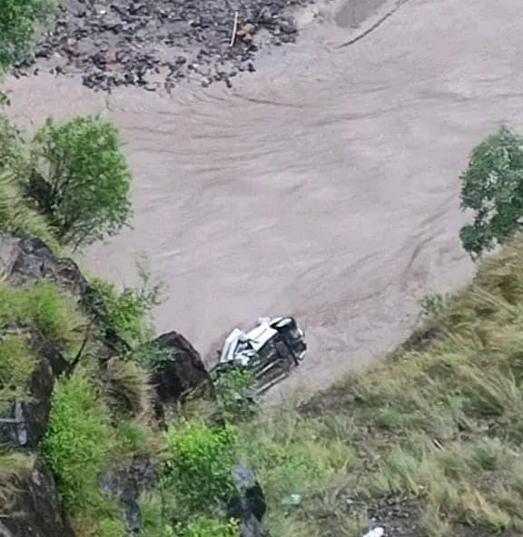 2 Persons Killed, Another Feared Dead As Vehicle Falls In River In Doda