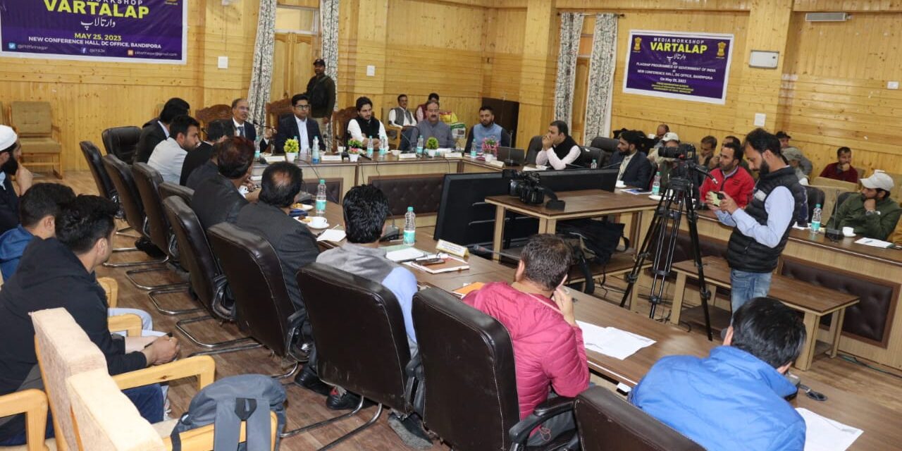 PIB Srinagar organizes Media Workshop ‘Vartalap’ at Bandipora