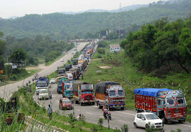 Traffic on Jmu-Sgr Highway suspended as rains trigger mudslides, shooting stones in Ramban