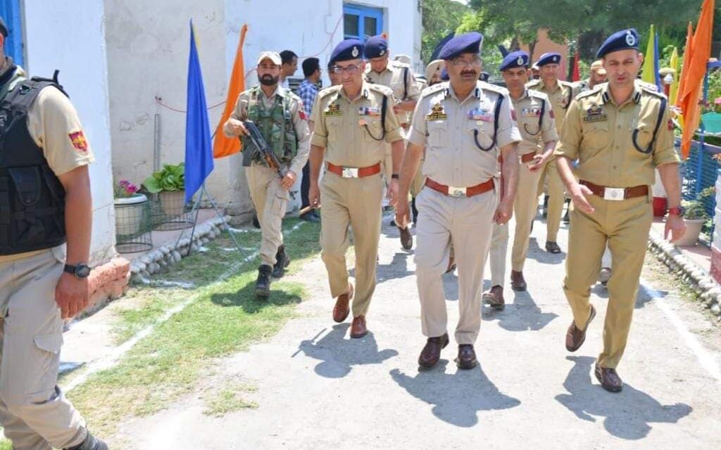 DGP visits SDRF Battalion Headquarter Srinagar;Reviews preparedness of MRTs for Shri Amarnath JI Yatra.