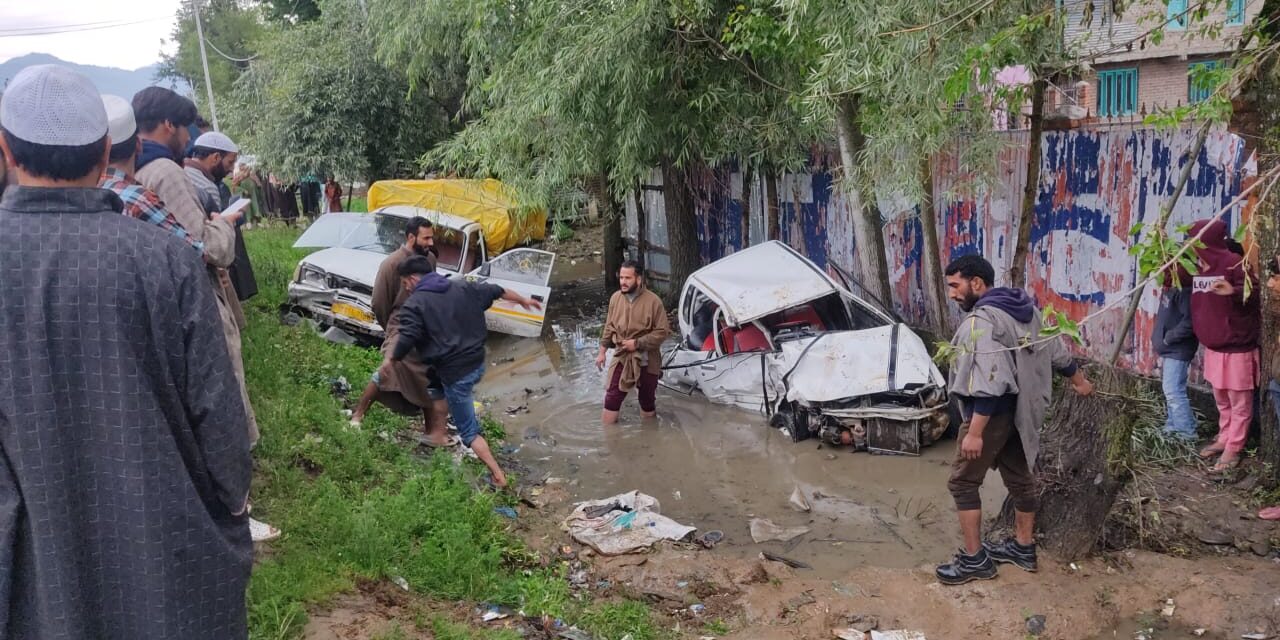 1 died, another injured after 2 vehicles collide head-on in Kupwara