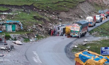Truck turns turtle on Srinagar leh Highway near Ranga Mode,no injury reported