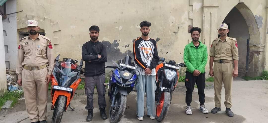 Police cracks whip on stunt bikers in Baramulla; 03 bikers booked