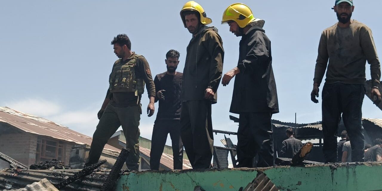 House gutted, 2 fire fighters injured in massive fire in Sopore locality