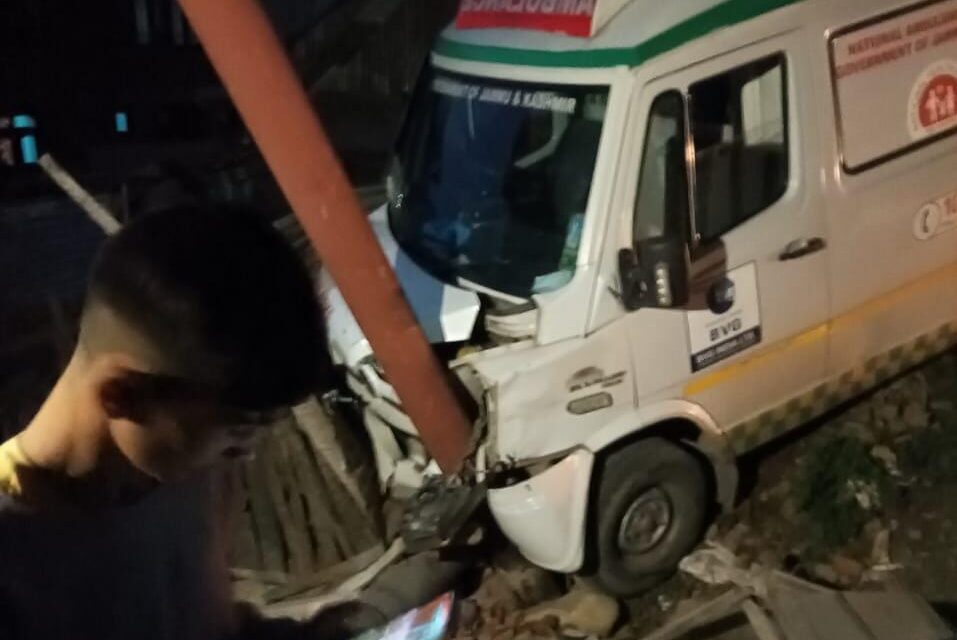 Ambulance Collides With Car in Mawar Handwara, 3 Injured