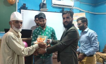 Zedny classes Kangan felicitates 10th, 12th meritorious students