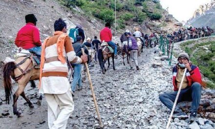 Expedite registration of service providers for Amarnath Yatra: Div Com Kashmir