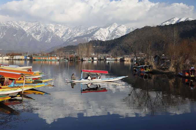 MeT forecasts mainly dry weather with 40% chances of evening showers in J&K