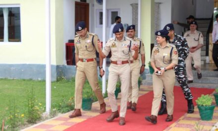 ADGP Kashmir Visits South Kashmir, Asks Officers To Intensify Operation Against Remnants of Militancy