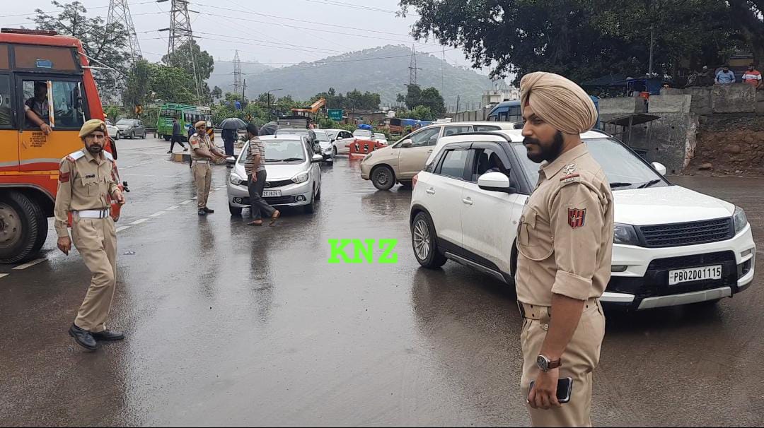 Hundreds of vehicles stranded in Udhampur as Jammu-Srinagar NH closed due to inclement weather