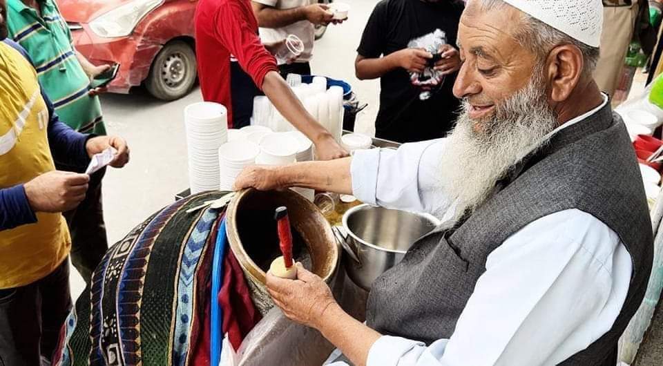 Famous kashmiri matka kulfi seller who performed 6 hajjs