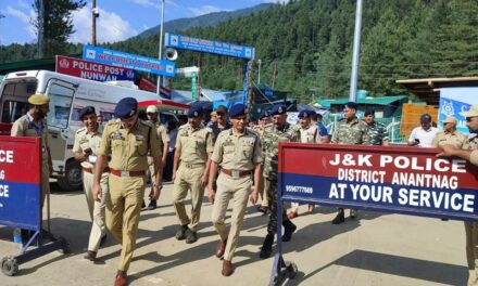 ADGP Kashmir visits Nunwan Base Camp, Pahalgam;Reviews security arrangements
