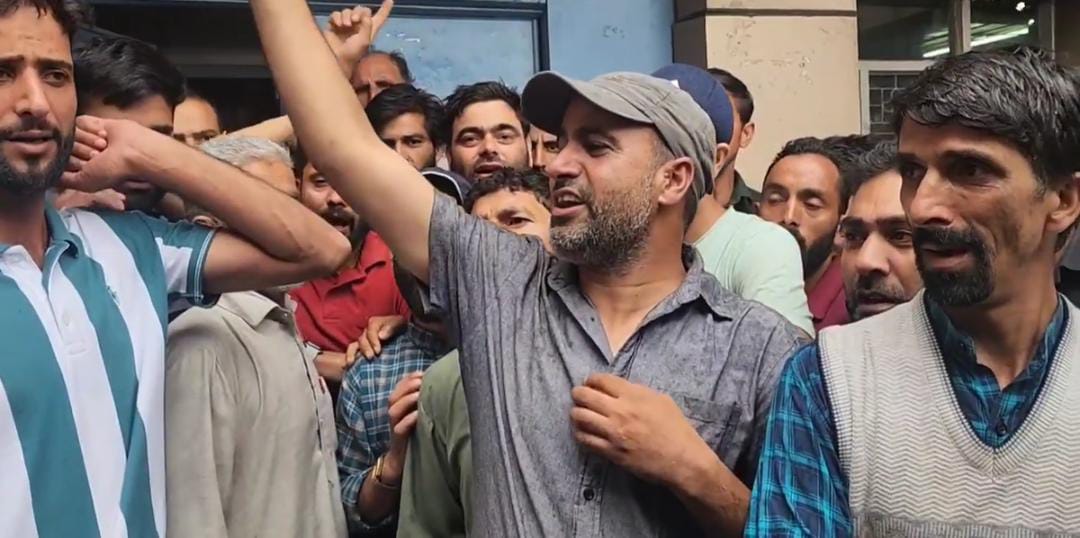 Pulwama woman dies after giving birth to baby girl, family alleges negligence;MS district hospital Pulwama says will investigate matter