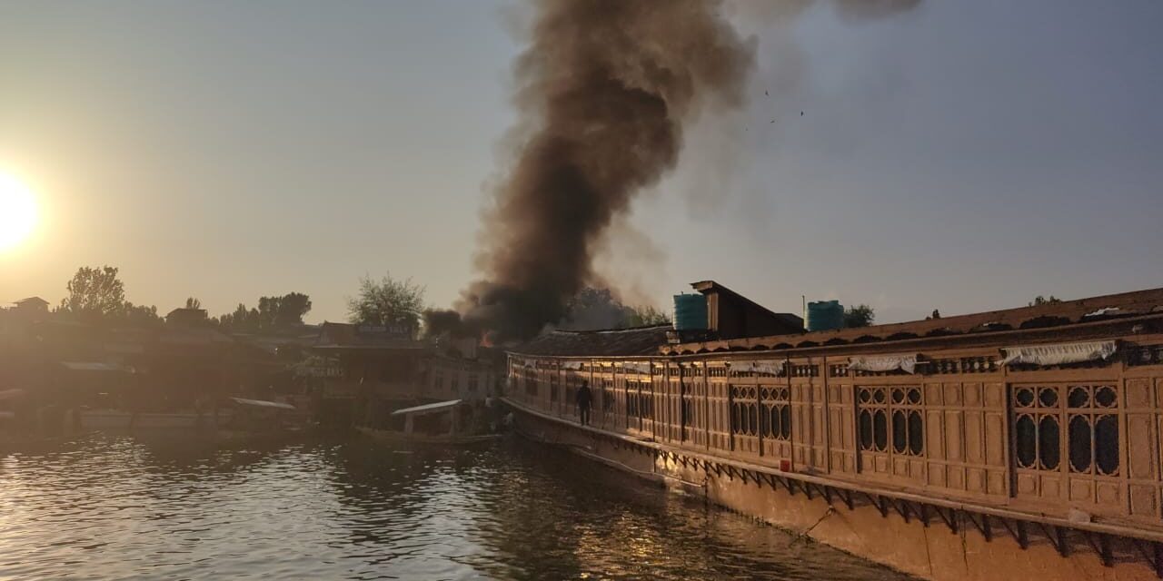 Fire breakouts in houseboat in Dal Lake