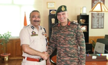 GOC 15 Corps calls on DGP J&K; Discusses security scenario in the valley