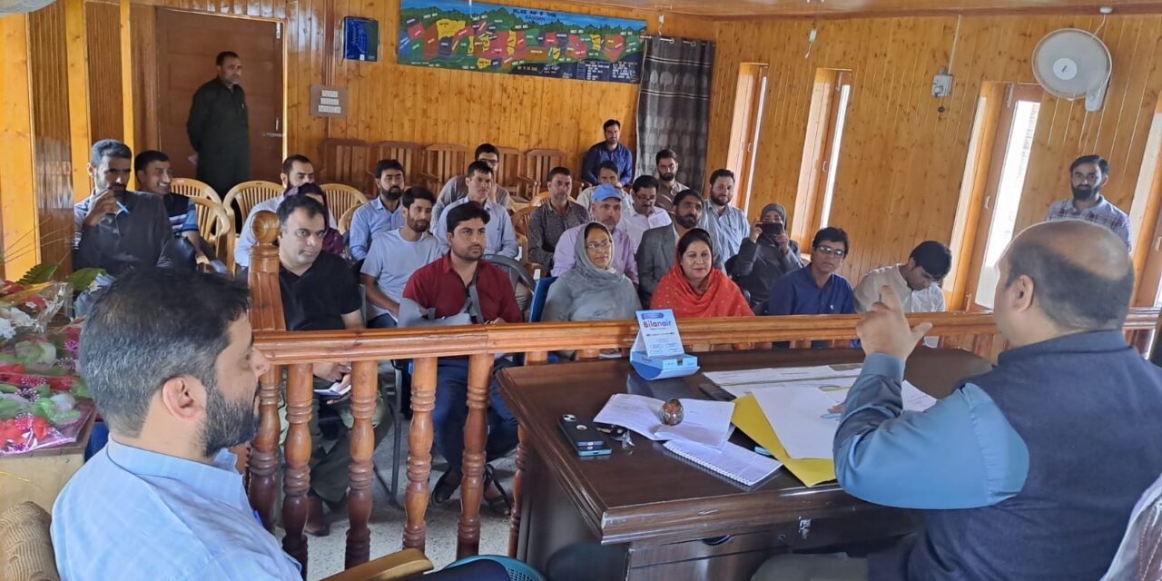 SDM Kangan reviews arrangements for Independence Day, 2023 celebration