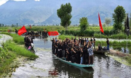 9th Muharram procession taken out in Shikaras in Dal Lake