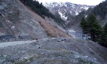 Mughal road closed again due to landslide, shooting stones in Poonch