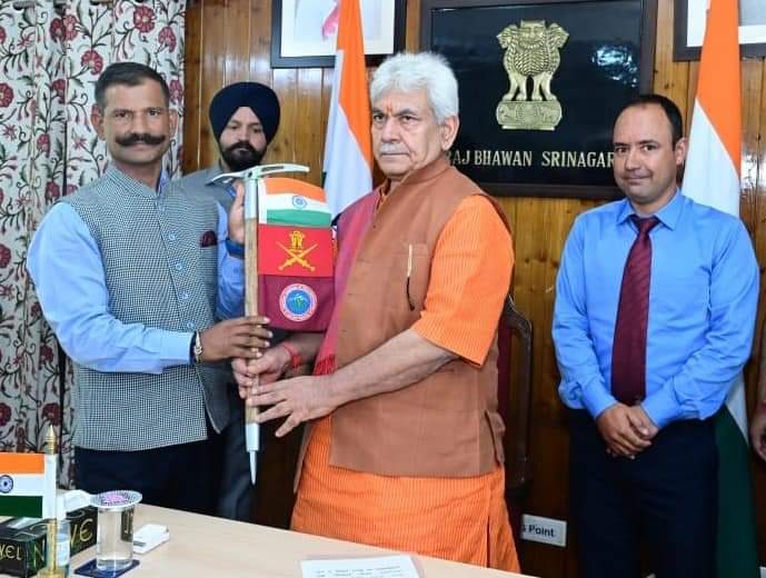 LG attends flag-in ceremony of JIM&WS Pahalgam’s Mountain Expedition-NUN-KUN