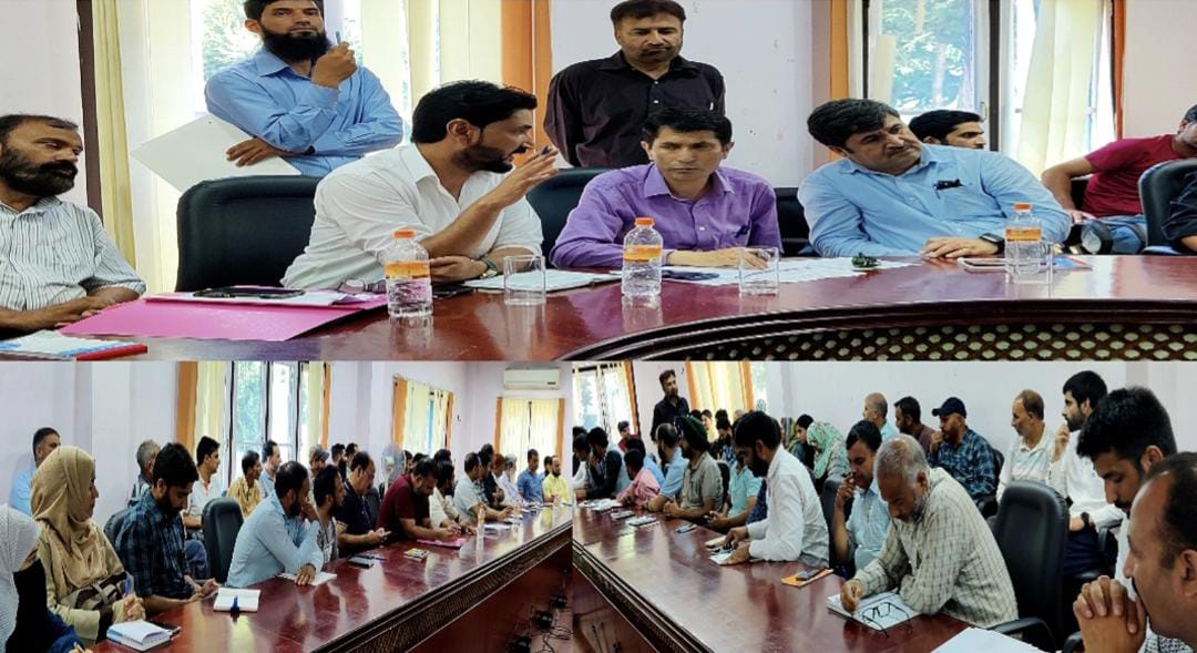 ADDC Ganderbal chairs bock diwas at Manasbal;Assures timely redressal of genuine concerns