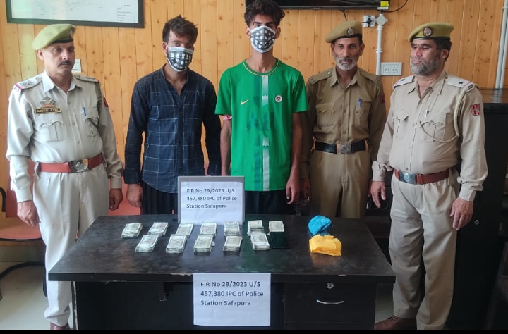 Ganderbal Police solved theft case,two arrested with 585K recovered