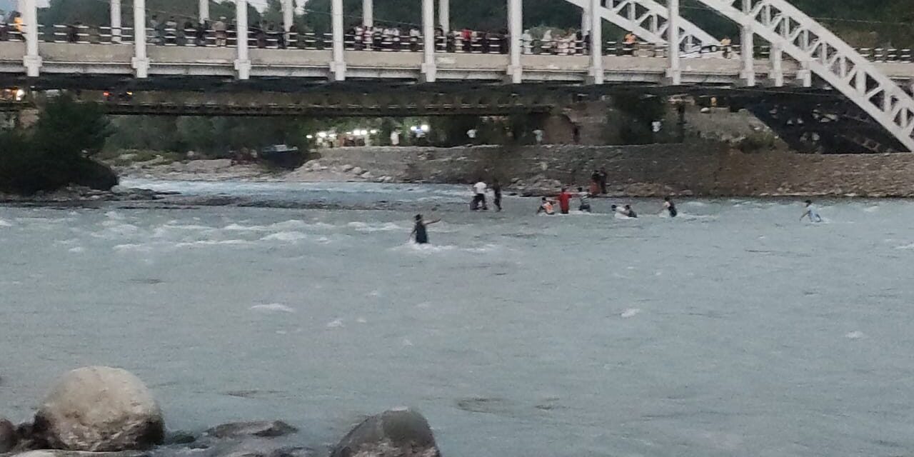 12-yr-old boy drowns to death in Nallah Sindh at Wayil Bridge