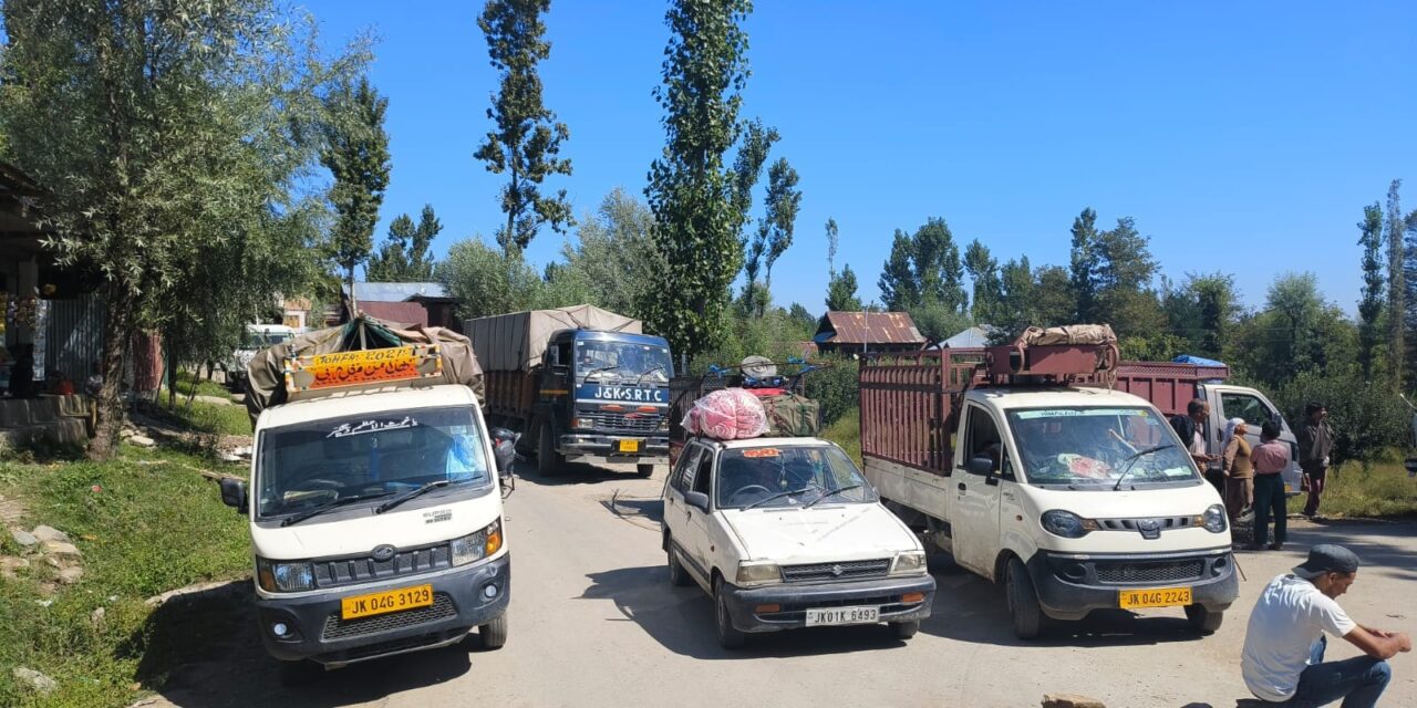 Protesters block road against shortage of Potable water in Budgam village
