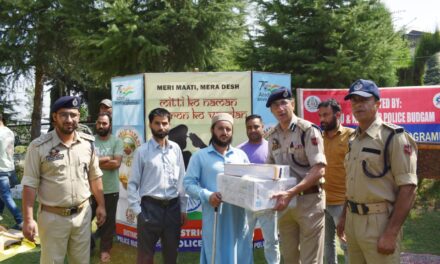 Police distributes essential items among specially-abled persons in Budgam