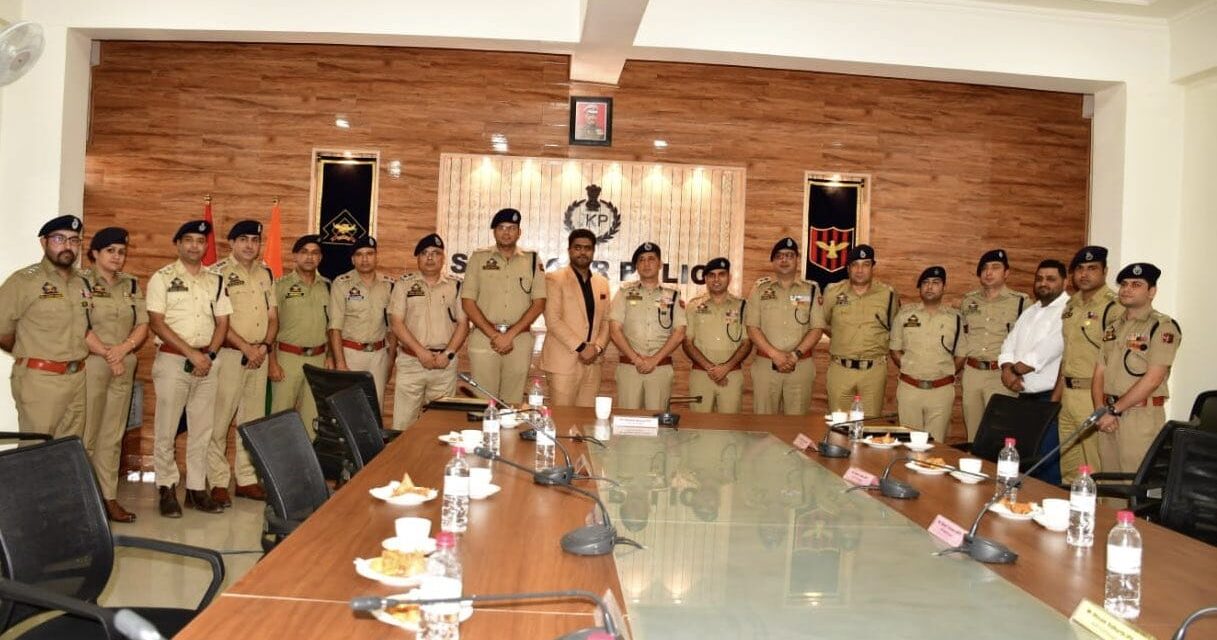 Srinagar Police Bids Farewell to DySP Hqrs, DySP DAR On Their Transfer