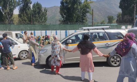 Non-availability of water supply triggers protest in Srinagar’s Batwara