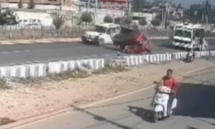 Auto driver injured in Srinagar road accident