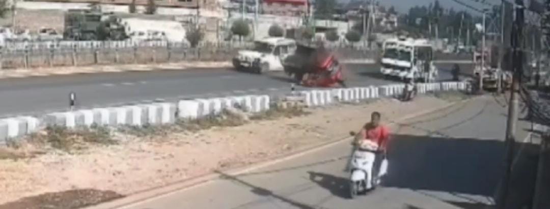 Auto driver injured in Srinagar road accident