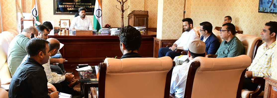 DC Ganderbal reviews beautification measures of town