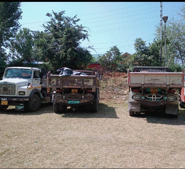 Ganderbal Police seized 7 tippers involved in illegal extraction of minerals