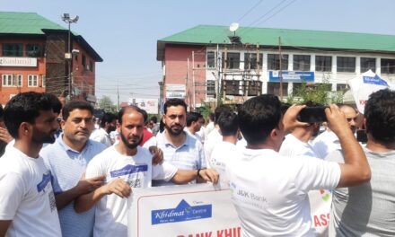 Khidmat Centre Association continued its protest for the 2nd day;Demands redressal of issues and concerns being faced  by members of Khidmat centres 