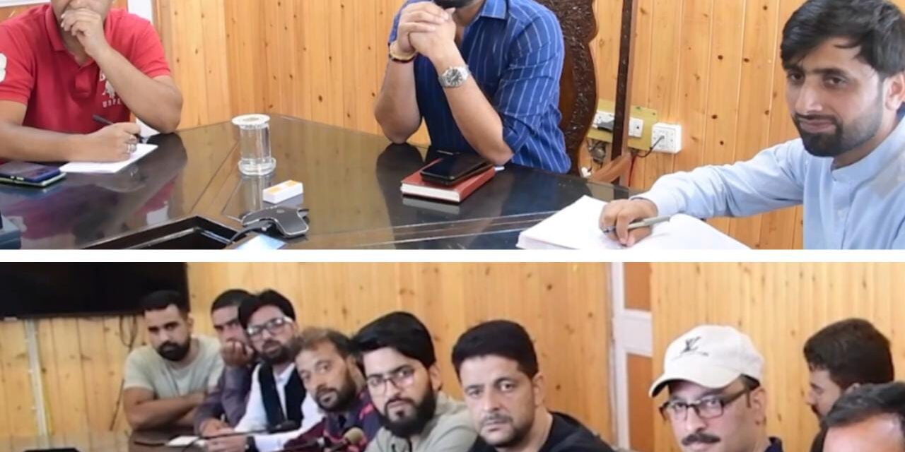 DC Ganderbal hosts interactive meet with Media Fraternity;Assures all possible support for establishment of media Association