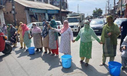 Rainawari residents block road near JLNM hospital over water shortage