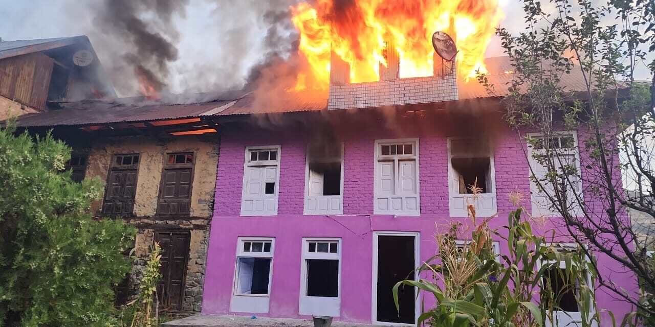Fire breaks out in Baramulla village