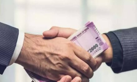 Traffic cop arrested while taking Rs 9,000 bribe in Sonamarg