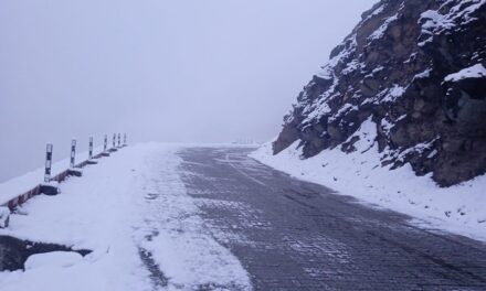 Inclement weather:- Traffic on SSG, Mughal road suspended